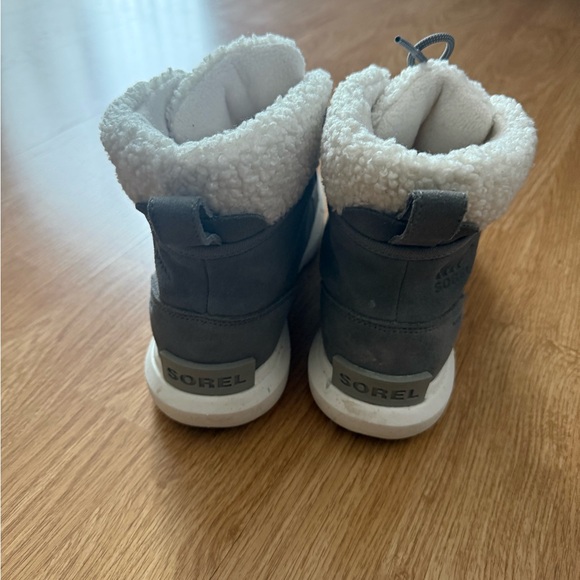 Sorel White Fur-Lined Boots - Picture 4 of 5